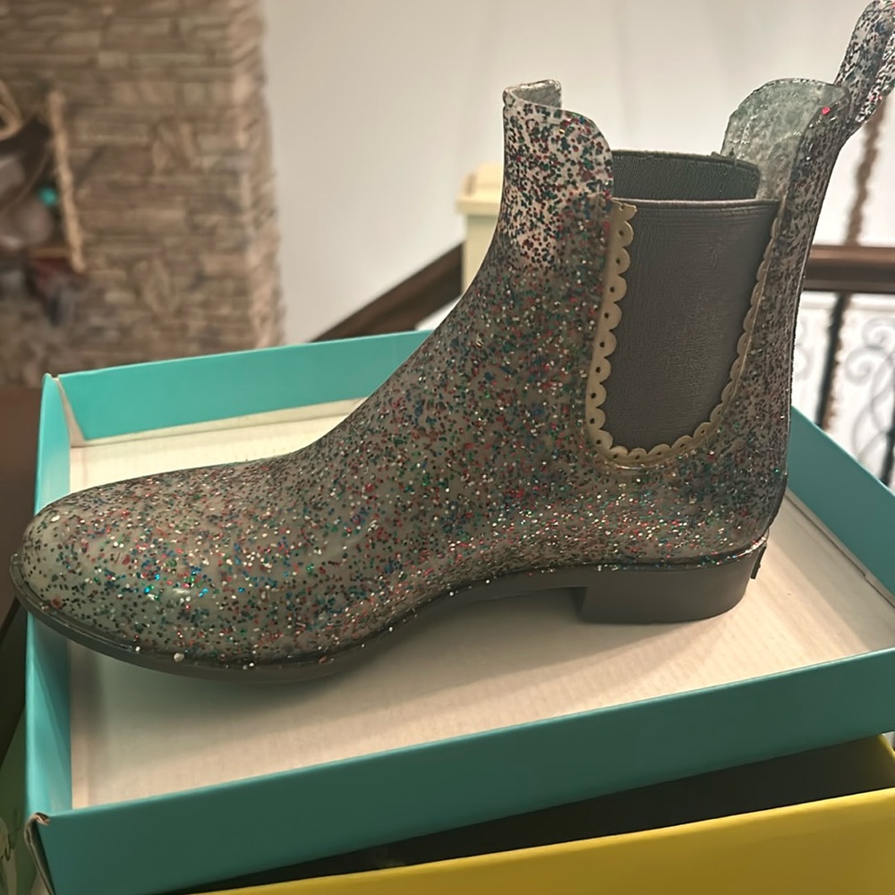Jack Rogers rain boots glitter print size 6
Excellent condition